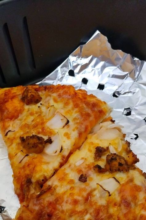 How to Reheat Leftover Pizza in Air Fryer - Magenta Streaks Reheating Pizza, Pizza In Air Fryer, Thick Crust Pizza, Reheat Pizza, Large Air Fryer, Leftover Pizza, Plantains Fried, Air Fryer Recipes Easy, Pizza Slice