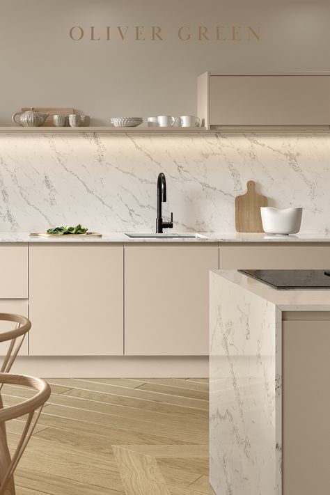 Bright and modern handleless kitchen painted cashmere, with integrated j-pull handles. Kitchen Ideas Handleless, J Handle Kitchen, Clay Coloured Kitchen, Kitchen Cashmere, J Pull Kitchen, Cashmere Gloss Kitchen, Integrated Handles Kitchen, Kitch Design, Handleless Kitchen Cabinets