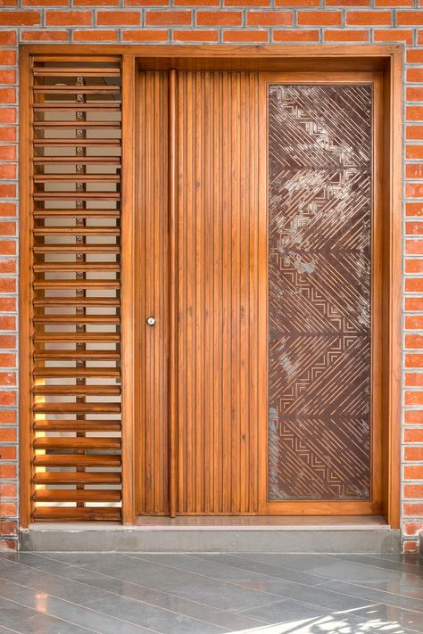 Traditional Main Door Design, House Main Door, Modern Wooden Doors, Main Entrance Door Design, Main Entrance Door, Wooden Main Door, Doors Design, Wooden Main Door Design, Traditional Style Homes