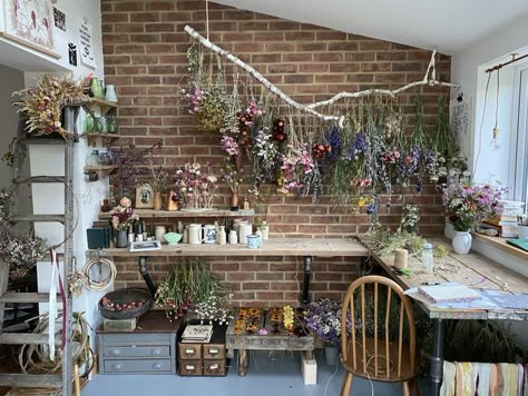 Apothecary Shed, He Shed Ideas, She Shed Ideas, He Shed, Ultimate Backyard, Shed Interior, Shed Ideas, Deco Studio, Backyard Diy