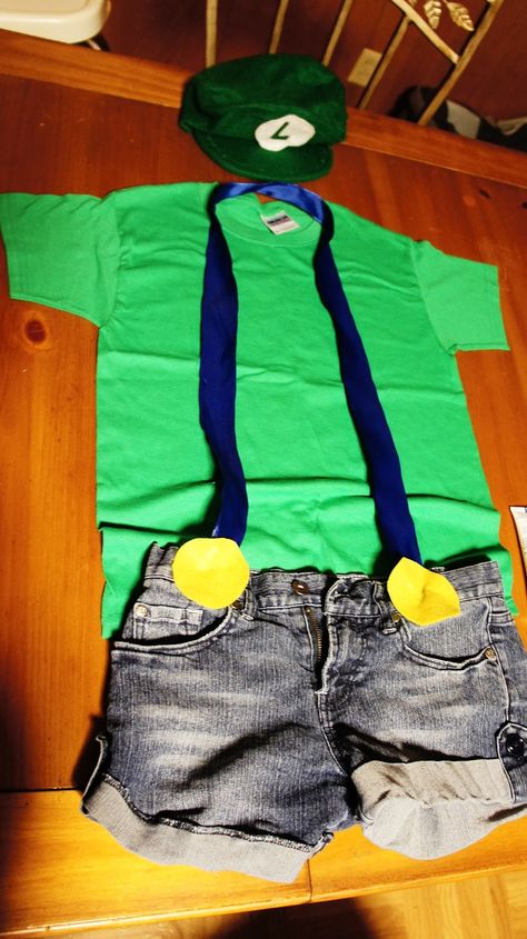 MsWenduhh Planning & Printing: DIY Mario & Luigi Costumes Luigi Costume Women, Costume Women Halloween, Women Halloween Costumes, Luigi Costume, Mario Costume, Costumes Couples, Diy Kostüm, Super Mario Party, Mario Luigi