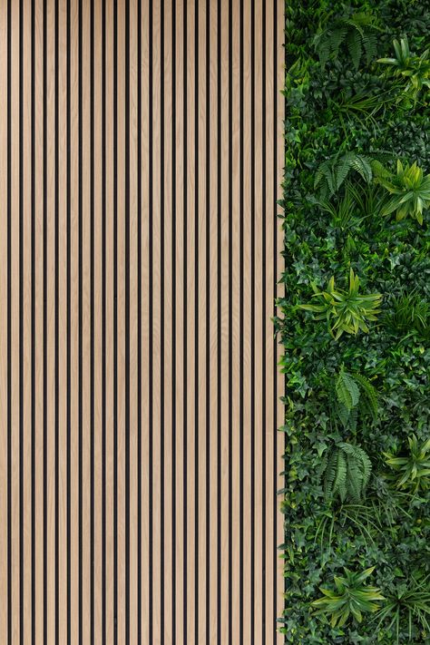 Office Tiles Wall, Office Green Wall Design, Slat Wall With Plants, Office Wall Texture, Wood Slat Wall Living Room, Plant Wall Office, Office Feature Wall Ideas, Corporate Office Wall Design, Green Office Space