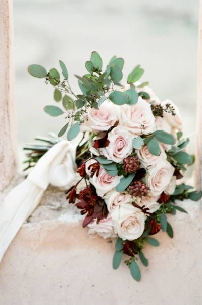 Desert Rose Wedding Colors, Rose Wedding Colors, Desert Rose Wedding, Wine Bouquet, Summer Wedding Bouquets, Rose Bridal Bouquet, Bridal Bouquet Fall, Maroon Wedding, Boda Mexicana