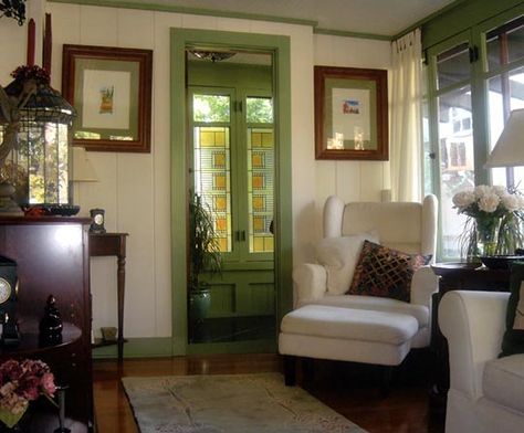 Door Cream Walls Green Trim, Green Trim And Doors Interior, Cream Walls With Green Trim, Green Trim Bedroom, Light Green Walls Dark Green Trim, White Walls Green Trim, Light Green Walls Living Room, Green Trim White Walls, Green Trim Interior