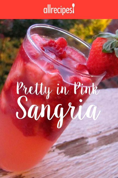 Champagne Cookie, Pink Alcoholic Drinks, Strawberries And Pineapple, Pink Liquor, Sangria Punch, Sangria Drink, Pink Sangria, Rose Sangria, Sliced Strawberries