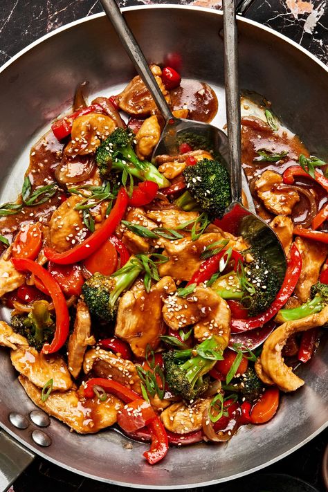 This quintessential stir fry recipe has steamed chicken and broccoli and a handful of vegetables cooked in a hot skillet for a satisfying crunch. Teriyaki Chicken Bowl Recipe, Healthy Teriyaki Chicken, Chicken Vegetable Stir Fry, Boneless Skinless Chicken Breast Recipes, Skinless Chicken Breast Recipes, Teriyaki Chicken Bowl, Easy Chicken Stir Fry, Chicken Bowl Recipe, Stir Fry Recipes Chicken