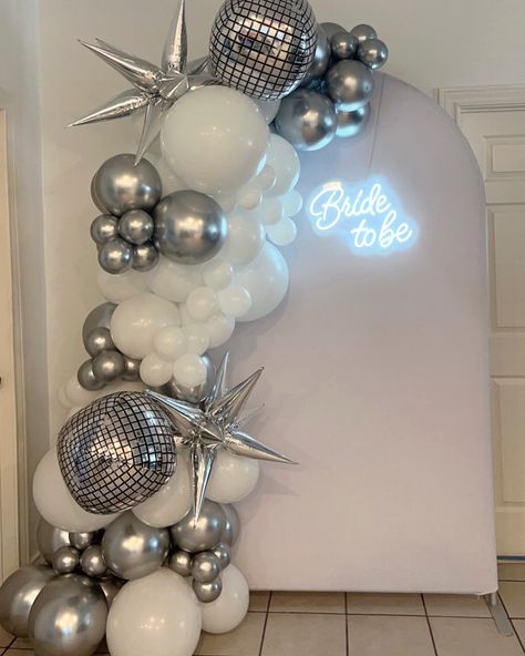 Let’s Party Birthday Theme, Iced Out Party Theme, Disco Bachelorette Party Decorations, Disco Party Balloons, Disco Balloon Decor, Disco Ball Balloon Garland, House Of Balloons Party, Silver Themed Birthday Party, Disco Balloon Arch