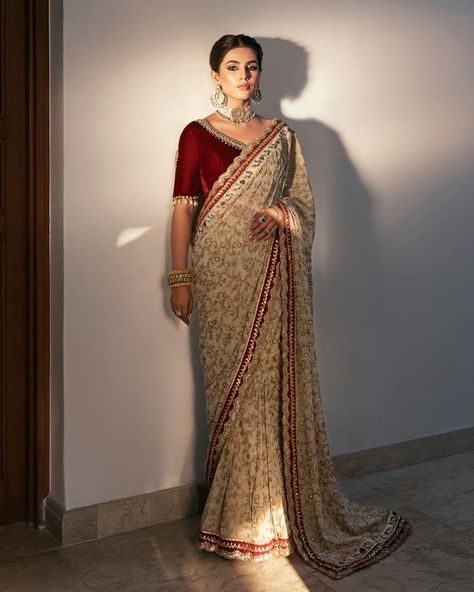 Royal Saree Look, Heavy Border Saree, Royal Saree, Sari Designs, Saree Aesthetic, Kajol Saree, Saree Wearing Styles, Bridal Sarees South Indian, Simple Saree Designs