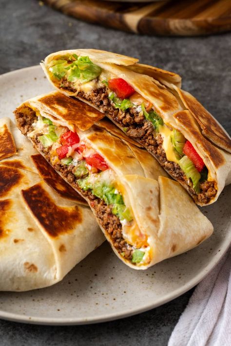 Ground Beef Wraps Flour Tortillas, Crunchwrap Recipe, Beef Wraps, Wraps Recipes, Crunch Wrap, Taco Ingredients, Family Style Meals, Mexican Meals, Tacos Burritos