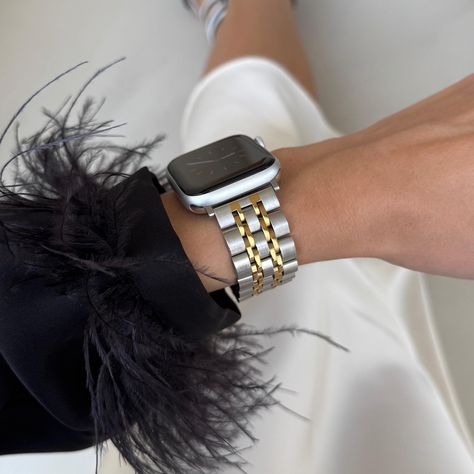 Silver Gold Apple Watch Band, iWatch strap 46mm 45mm 44mm 42mm 41mm 40mm 38mm 49mm, Luxury Women Metal Bracelet, Apple Watch 9 armband gift by lushbands on Etsy Apple Watch Bands Silver, Apple Watch Straps Women, Apple Watch Bracelets, Apple Watch Band, Apple Watch Sizes, Gold Apple Watch, Gold Apple, Bracelet Apple Watch, Metal Straps