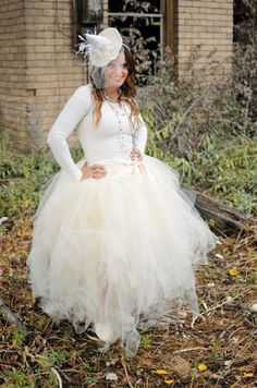 The Riley's: long tutu with satin sash tutorial. Cinderella Tutu, Long Tutu Skirt, Adult Tulle Skirt, Diy Tulle Skirt, Skirt Layers, Tulle Skirt Tutorial, Halloween Fiesta, Diy Tulle, Long Tutu