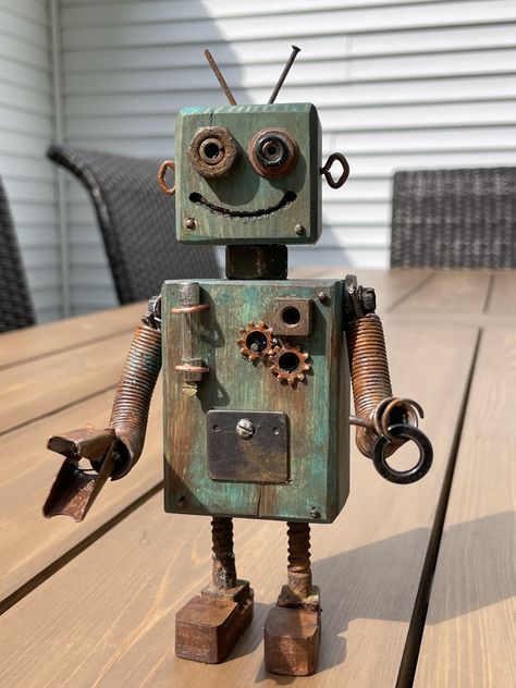 Junkbots Ideas, Wood Robots Diy, Found Objects Sculpture, Scrap Robot, Wood Robots, Scrap Wood Art, Robot Craft, Recycled Robot, Metal Robot