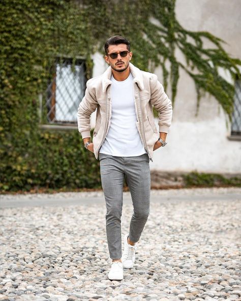 𝐌𝐄𝐍 𝐅𝐀𝐒𝐇𝐈𝐎𝐍 𝐒𝐓𝐘𝐋𝐄 | 🇦🇱🇮🇹’s Instagram profile post: “Today’s vibes 😎 What do you think about this combo? Let me know in the comments! ____ Sunglasses @christophercloos Jacket…” Fall Weather Outfits, Menswear Outfits, Outfit Sport, Tee Shorts, 00 Fashion, Classy Outfits Men, Vans Converse, Mens Fashion Blazer, Men With Street Style