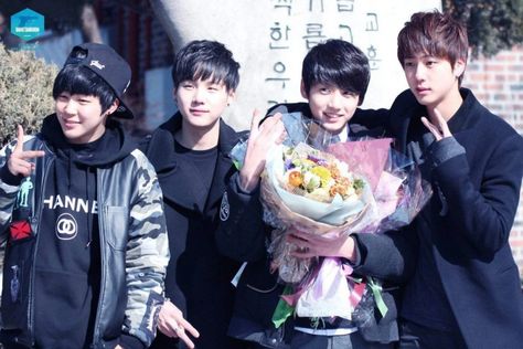 "They were babies" BTS fans discover old photos from Jungkook's Junior High School graduation Middle School Graduation, Bts Predebut, Pre Debut, Bts Group, Bts Fans, Bts Members, Jung Kook, Jungkook Cute, Boy Scouts