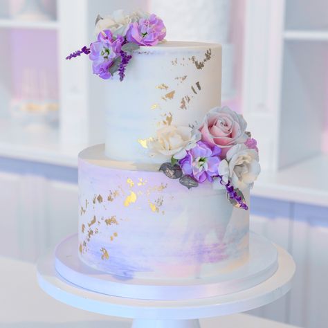 Lavender Cake With Flowers, Lilac And Gold Wedding Cake, 2 Tier Purple Wedding Cake, Lilac And Blue Wedding Cake, Elegant Purple Cake, Cakes For Quinceanera, Lavender And Gold Cake, Purple Wedding Cake Elegant, Purple Cake With Flowers