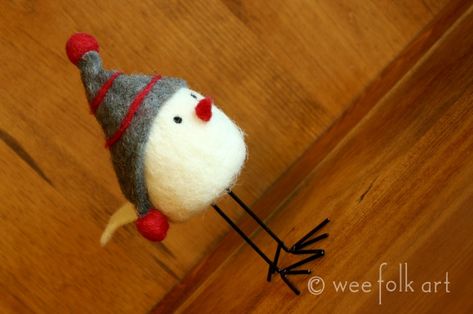 love!!! Diy Laine, Wee Folk Art, Tovad Ull, Felted Christmas, Wee Folk, Wool Felt Projects, Needle Felting Diy, Needle Felted Christmas, Wool Needle Felting