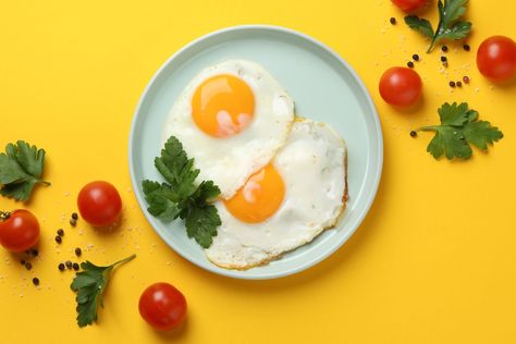 Sunny Side Up Eggs vs. Over Easy: How to Make Them Perfectly Fried Egg Recipes, Sunny Side Up Eggs, Savory Waffles, Over Easy Eggs, Tea Eggs, Brussel Sprout Salad, Winter Salad, Fried Eggs, Easy Eggs