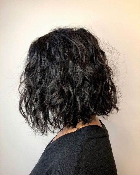 2b Wavy Hair Haircuts Short, Wavy Collarbone Length Hair, Wavy Haircuts Shoulder Length, Black Wavy Short Hair, Pelo Bob Ondulado, Wavy Hair Bob, Naturally Wavy Hair Cuts, Wavy Perm, Short Wavy Haircuts