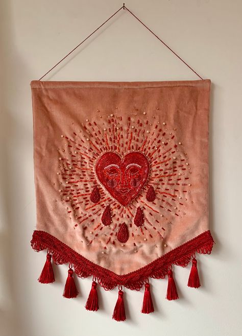 Craft Ideas Paper, Hanging Craft Ideas, Hanging Craft, Paper Wall Hanging, Wall Hanging Crafts, Hand Embroidery Art, Art Textile, Embroidery Inspiration, Embroidery And Stitching