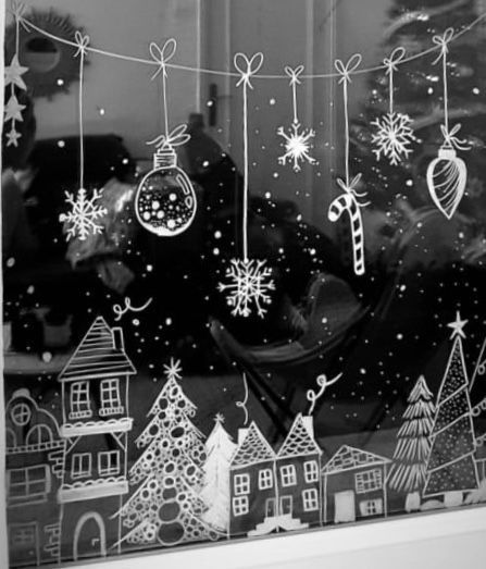 Christmas Chalk Art Window, Chalk Art Window Christmas, Christmas Window Display Drawing, Chalk Window Art Christmas, Diy Christmas Window Painting, Posca Christmas Window, Windows Painting Christmas, Chalk Christmas Window, Christmas Chalk Window