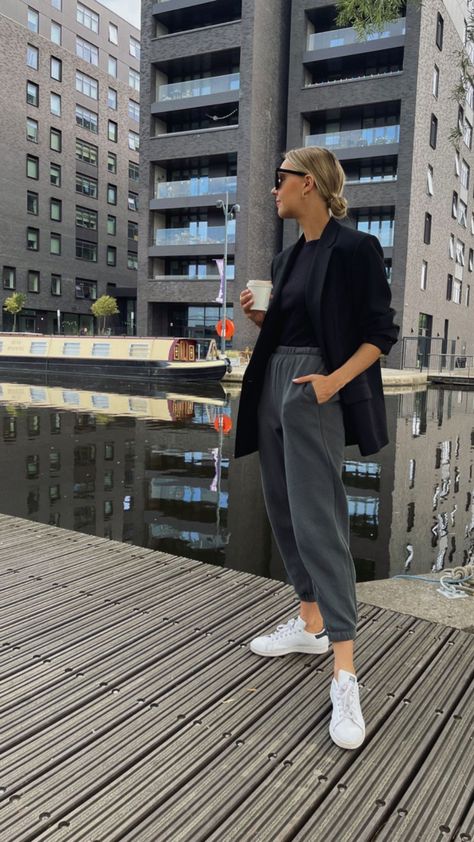 Sporty Office Outfit, Athleisure Office, Chic Athleisure Outfits, Office Outfits Women Casual, Chic Office Outfit, Casual Sporty Outfits, Athleisure Outfits Summer, Chic Work Outfit, Summer Office Outfits