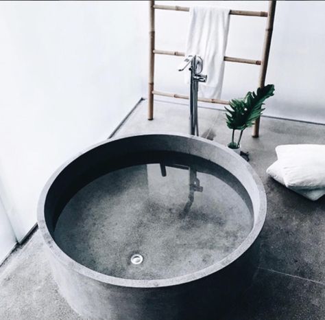 Drømme Bad, Concrete Bathtub, Concrete Bath, Concrete Sink, Bad Inspiration, Minimalist Bathroom, Decoration Inspiration, Dream Bathroom, Laundry In Bathroom