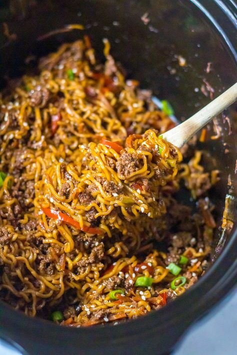 Slow Cooker Ramen Noodles, Ramen Noodle Crockpot Recipes, Slow Cooker Beef Ramen Noodles, Crockpot Lo Mein, Slow Cooker Lo Mein, Slow Cooker Beef Ramen, Beef Ramen Noodles, Beef Ramen, Beef Casseroles