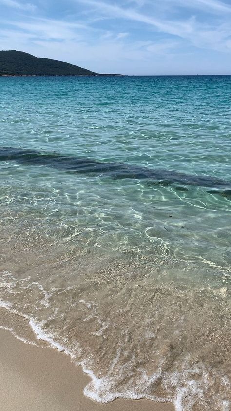 Plage Aesthetic, Strand Wallpaper, Wave Wallpaper, Ocean Images, Summer Ocean, Ocean Wallpaper, Beach Wallpaper, Crystal Blue, Beautiful Ocean