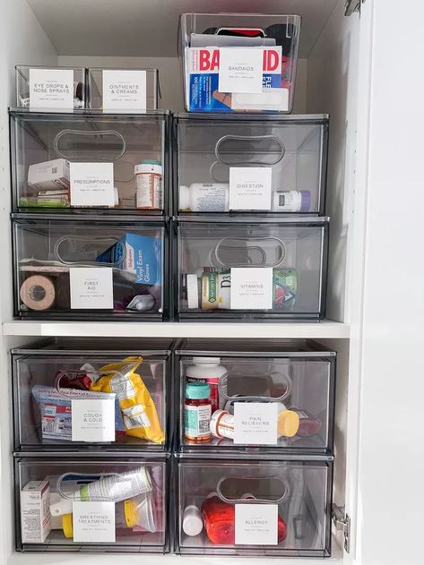 Medicine Cabinet Ideas, Medication Organization Storage, Beauty Closet, Organization Labels, Bathroom Closet Organization, Medicine Cabinet Organization, Medication Organization, Medication Storage, Home Medicine