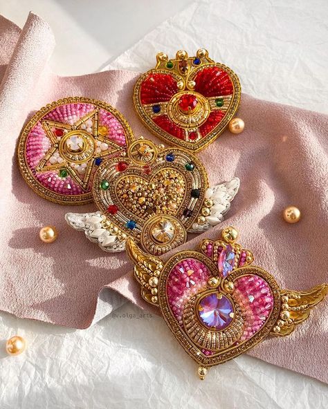 OLGA | BROOCHES HANDMADE 💎 (@v.olga_arts) • Instagram photos and videos Sailor Moon Brooch, Cosmic Heart, Sailor Moon Wedding, Sailor Moon Tattoo, Christmas Trinkets, Crystal Embroidery, Sailor Moon Cosplay, Star Embroidery, Handmade Jewelry Tutorials