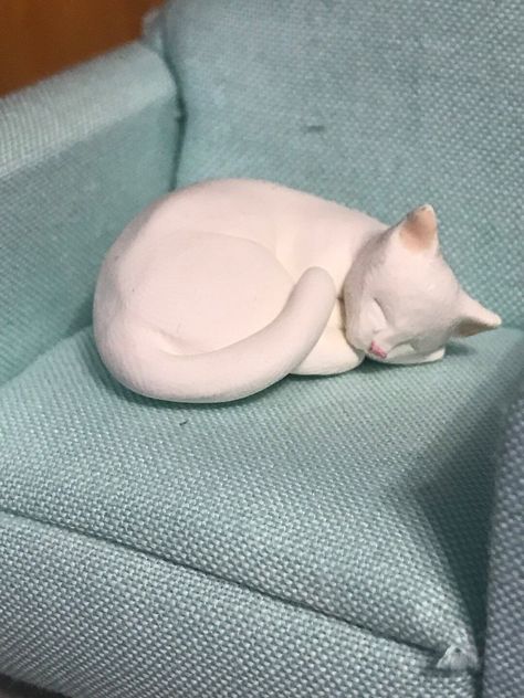 Miniature Sleeping White Cat Fairy Garden Cat Dollhouse 1:12 - Etsy Air Dry Clay Ideas Miniature, Air Dry Clay Sculpture, Air Dry Clay Coasters, Cat Dollhouse, Cat Ceramics, Cat Waiting, Clay Coasters, Cat Carving, Video Mood