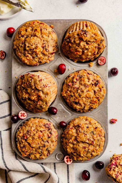 Healthy Cranberry Muffins, Orange Muffins Healthy, Cranberry Recipes Healthy, Muffins Aesthetic, Fresh Cranberry Muffins, Orange And Cranberry, Fall Muffins, Cranberry Dessert, Cranberry Orange Bread