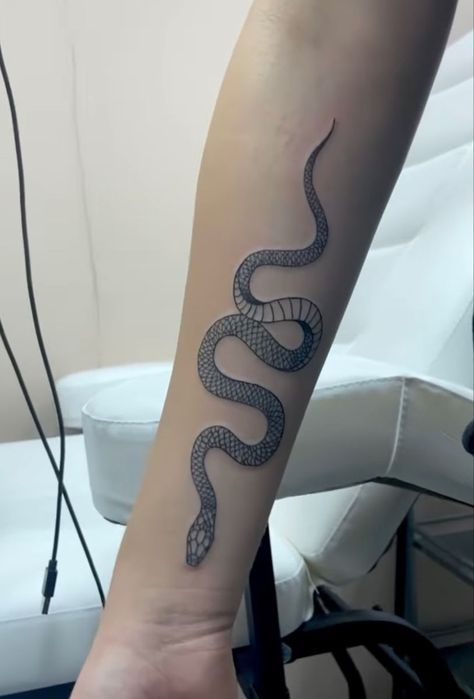 Snake Tattoo Men Henna Tattoo, Unique Forearm Tattoos, Behind Ear Tattoos, Inner Forearm Tattoo, Embroidery Tattoo, Health Tattoo, Snake Tattoo Design, Forearm Tattoo Design, Forearm Tattoo Women