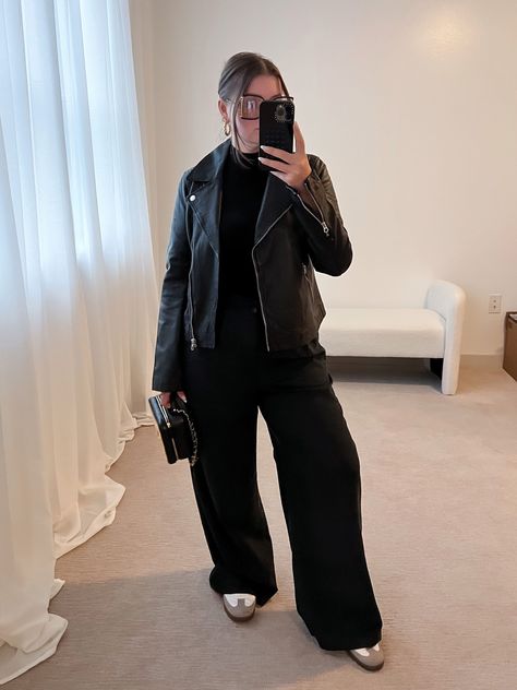 Black Trousers Outfit Winter, Black Wide Leg Pants Outfit Casual, Black Wide Leg Trousers Outfit, Wide Leg Black Pants Outfit, Trousers Outfit Winter, Black Trouser Outfit, Black Wide Leg Pants Outfit, Trousers Outfit Casual, Black Trousers Outfit