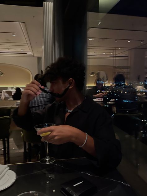 Restaurant Photo Poses Men, Rooftop Bar Outfit Men, Pics In Restaurant Aesthetic, Mysterious Aesthetic Boy, Guys Aesthetic Pictures, Classy Poses For Men, Mens Starboy Aesthetic, Guy Drinking Aesthetic, City Man Aesthetic