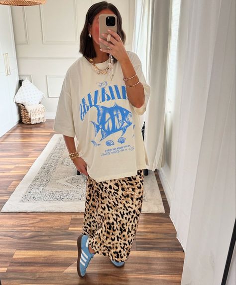 Styling Leopard Print, Cheetah Print Outfits, Printed Skirt Outfit, Rectangular Face, Leopard Print Outfits, Leopard Print Skirt, Hair Colours, Looks Street Style, Fashion 2024