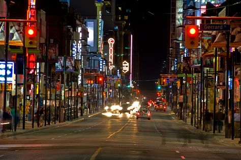 Did You Know? The longest street in the world is Yonge street in Toronto Canada measuring 1,896 km (1,178 miles). Living In Canada, Limo Ride, Toronto Airport, Yonge Street, Guinness Book, Only Live Once, Move Abroad, Historical Sites, Ontario