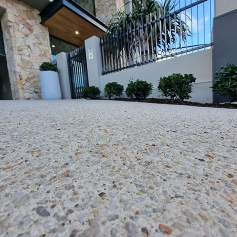 Modern Front Yard Walkway Ideas!  Discover dream front yard walkway ideas that combine elegance and practicality. Perfect for creating a welcoming entrance! Front Yard Walkway Ideas, Yard Walkway Ideas, House Frontage, Aggregate Patio, Concrete Landscaping, Front Yard Walkway, Yard Walkway, Exposed Aggregate Concrete, Aggregate Concrete