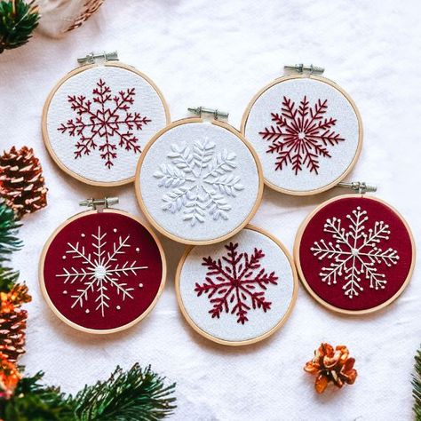 The cutest Christmas embroidery designs for your holiday stitching. Thread your needle and stitch your way through the winter season. Noel Cross Stitch Pattern, Embroidery Circle Designs, Embroidery Snowflake Patterns, Christmas Embroidery Simple, Christmas Embroidery Patterns Free, Embroidery Templates Free Printable, Snowflake Embroidery Pattern, Snowflakes Embroidery Pattern, Christmas Embroidery Ideas