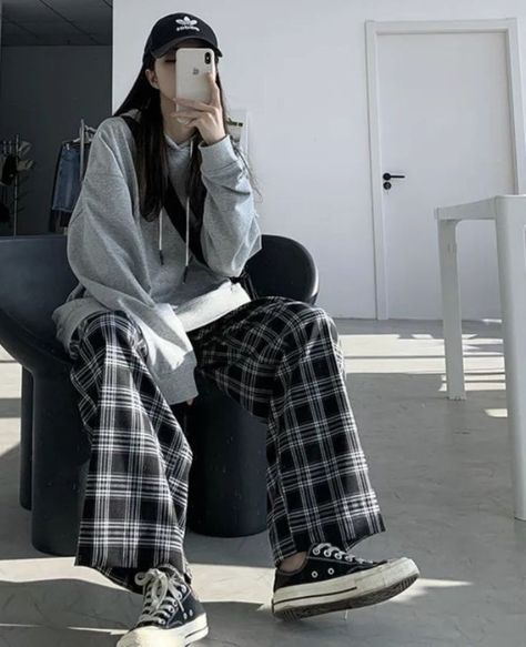 Outfits Baggy, 일본 패션, Baggy Style, Baggy Clothes, Tomboy Outfits, Tomboy Style Outfits, Swaggy Outfits, Tomboy Fashion, Looks Chic