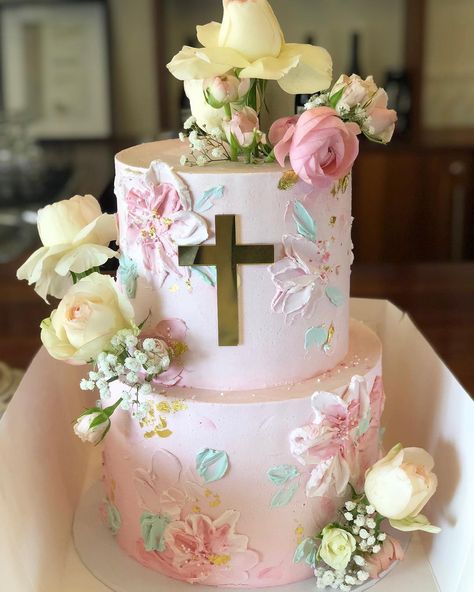 Creme de la Cakes on Instagram: “Pink christening cake with fresh flowers 🌸” Christening Ideas Girl, Pink Christening Cake, Christening Cake Girls, Dedication Cake, Baptism Decorations Girl, Cake With Fresh Flowers, Baby Birthday Party Theme, Confirmation Party, Rapunzel Birthday Party