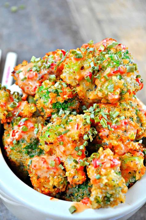 Asian inspired fried broccoli, coated in panko and drizzled with a sweet and spicy bang bang sauce. Plant based and totally delicious! Bang Bang Broccoli, Rabbit And Wolves, Fried Broccoli, Grits Recipe, Sweet And Spicy Sauce, Best Vegan Recipes, Broccoli Recipes, Grits, Cold Meals