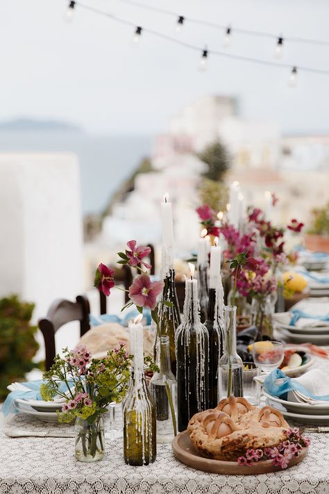 Italian tablescape - photo by Monica Leggio http://ruffledblog.com/italian-island-elopement-inspiration Italian Fest, Italian Themed Dinner Party, Italian Garden Party, Italian Dinner Table, Italian Dinner Party Decorations, Poetic Love, Italy Party, Italian Themed Parties, Italian Lunch