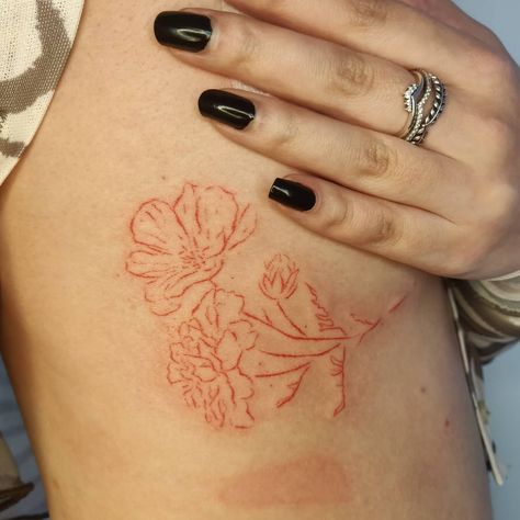 Red Marigold Tattoo, October Inspired Tattoos, Woman And Flower Tattoo, October Birthday Tattoo Ideas, Marigold And Rose Tattoo, October Tattoo Ideas Symbols, Marigold And Cosmos Tattoo, Marigold Tattoo October, Simple Marigold Tattoo