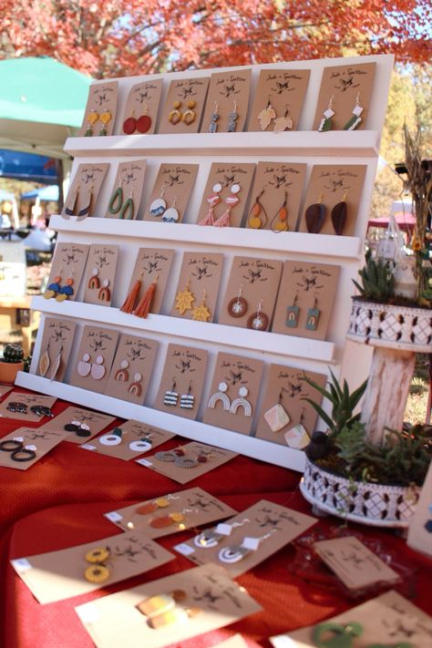 Earrings Stall Display, Pop Up Display Jewelry, Diy Craft Fair Earring Display, Earring Craftshow Display, Earring Stand For Craft Fair, Earring Stand Display Craft Fairs, Jewellery Display Ideas Market Stalls, Clay Earrings Market Display, Earring Pop Up Shop Display Ideas