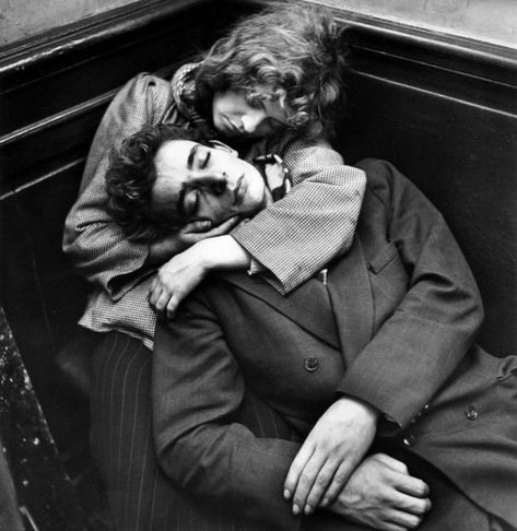 80s Couples Aesthetic, 80s Couple, Ed Van Der Elsken, Arte Jazz, Sleeping Pose, Couple Sleeping, Black And White Couples, Berenice Abbott, Vintage Couples