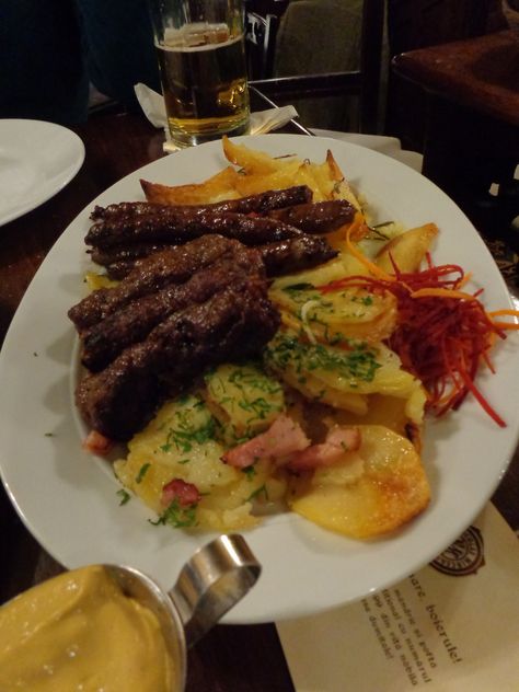 Main platter with traditional Romanian food @ Restaurant Caru' cu bere Romanian Dishes, 1 November, Romanian Food, Brasov, Food Restaurant, Luxury Travel, Romania, Steak, Restaurant