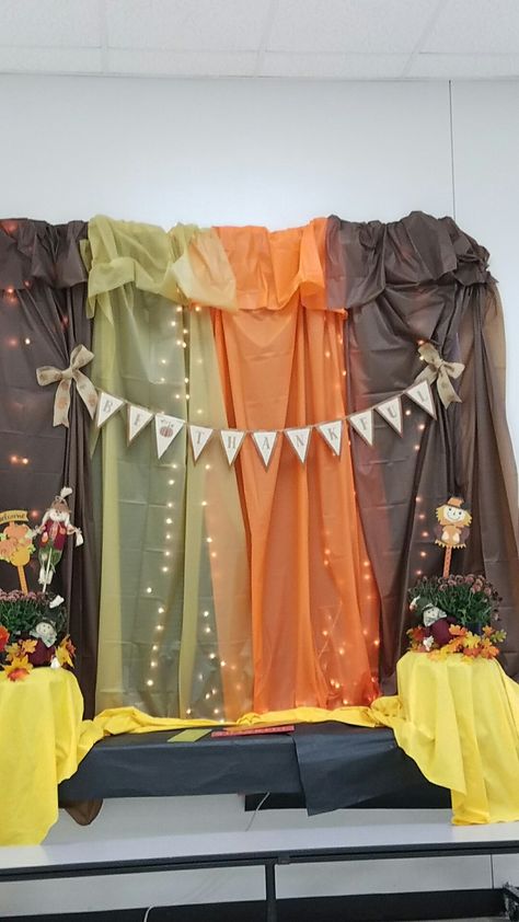 Photo backdrop Thanksgiving Harvest Fest Photo Backdrop, Fall Carnival Photo Backdrop, Easy Thanksgiving Photo Backdrop, Fall Carnival Photo Booth, Fall School Backdrop, Thanksgiving Decorations For Pictures, Friendsgiving Picture Backdrop, Thanksgiving Photo Op, Thanksgiving Back Drop Decorations