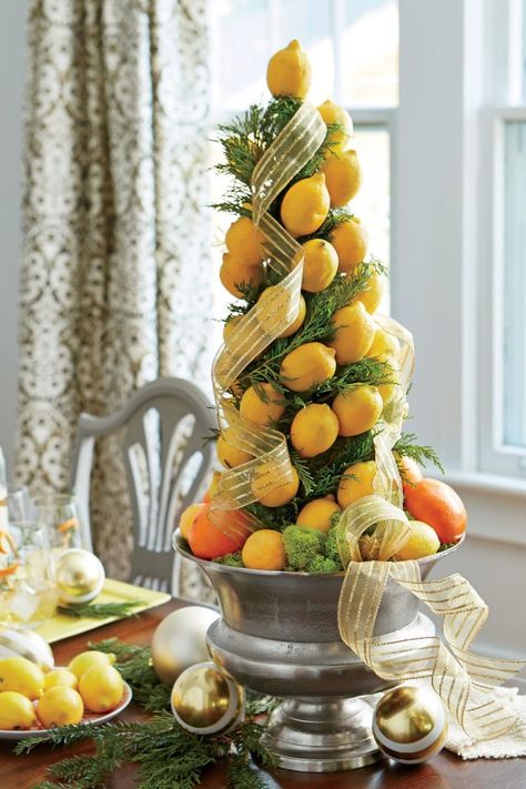 Lemon and Orange Small Space Christmas Tree Small Space Christmas, Small Space Christmas Tree, Natural Holiday Decor, Space Christmas, Front Door Christmas Decorations, Christmas Dining Room, Italian Christmas, Traditional Christmas Tree, Silver Bowl