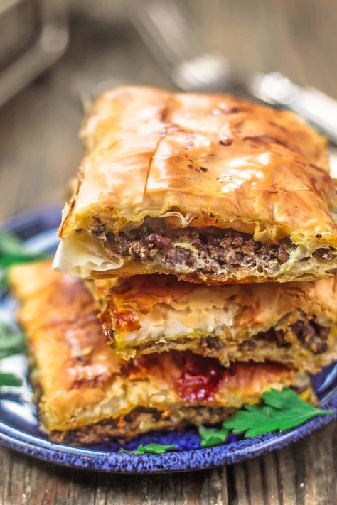 Phyllo Meat Pie, Egyptian Goulash, Arabisk Mad, Phyllo Dough Recipes, Phyllo Recipes, Meat Pie Recipe, The Mediterranean Dish, Berbuka Puasa, Egyptian Food